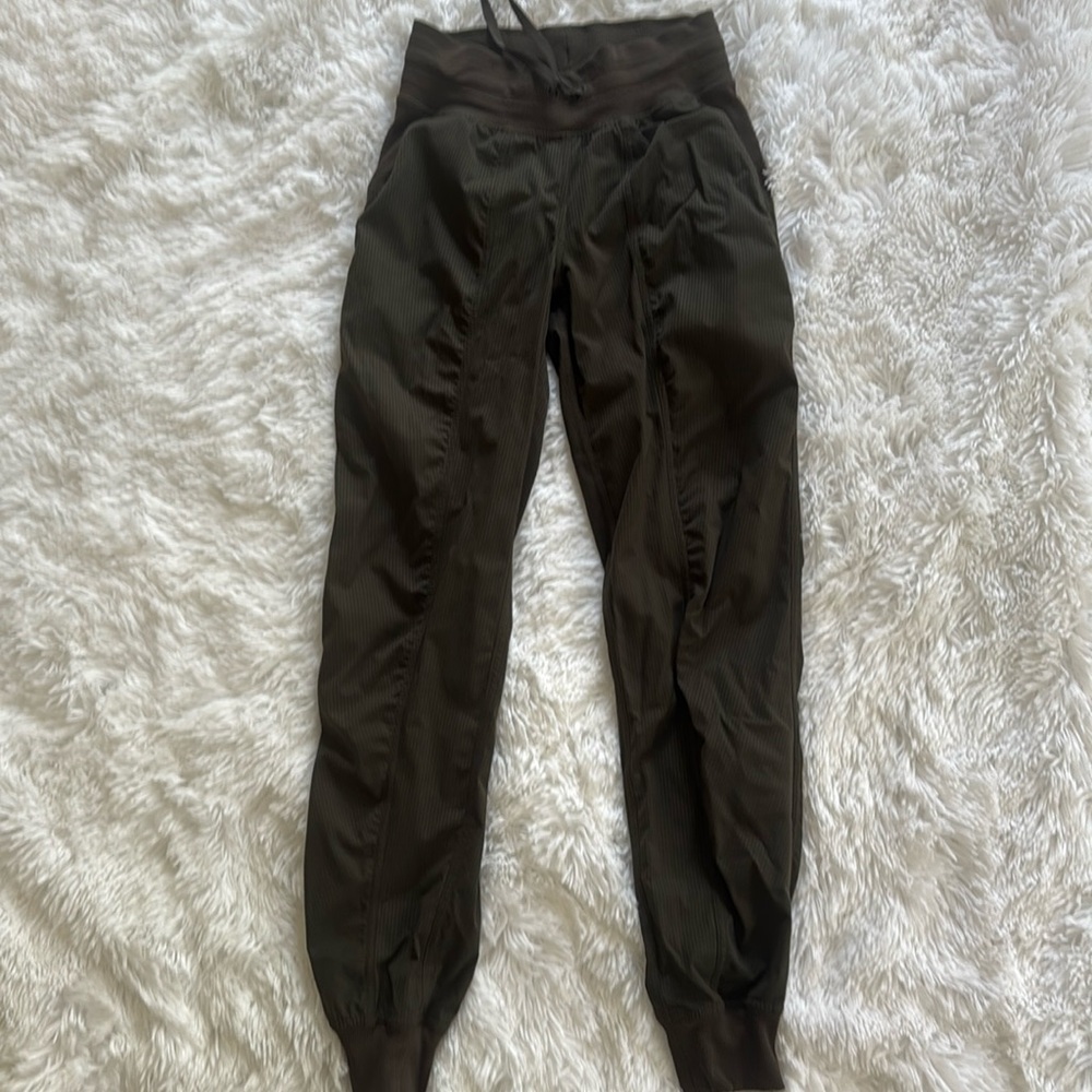 Dance Studio Mid-Rise Jogger 7/8 Length
